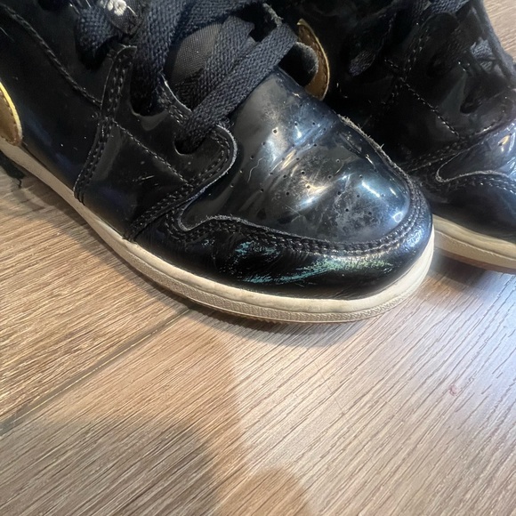 Nike Air Jordan 1 Low Patent leather - Picture 6 of 12